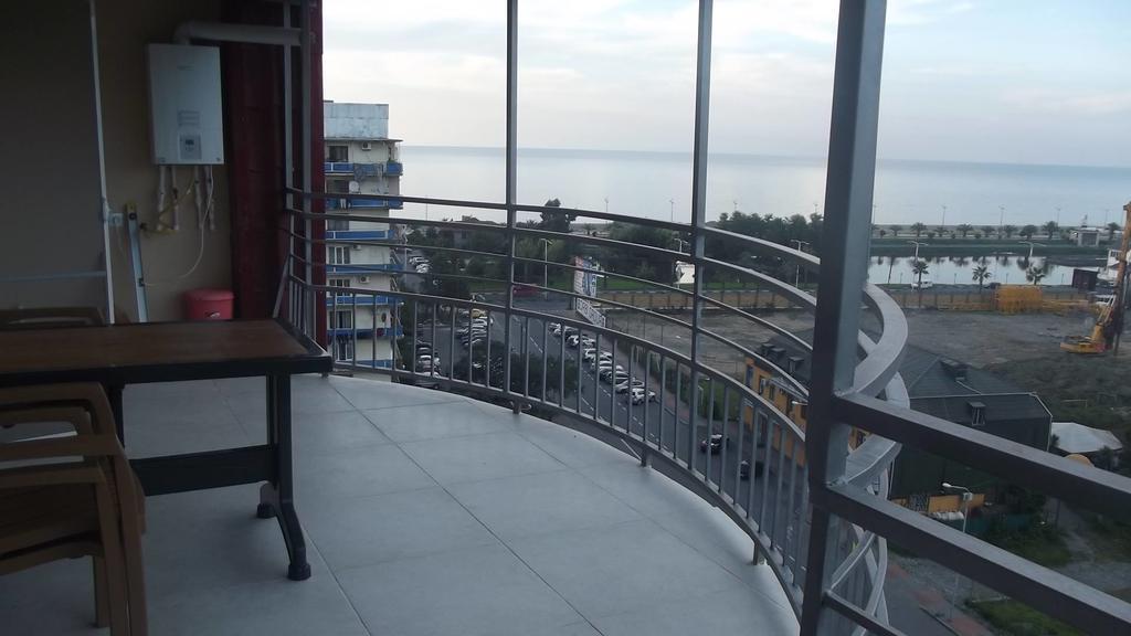 Big Flat In Batumi Apartman Kültér fotó