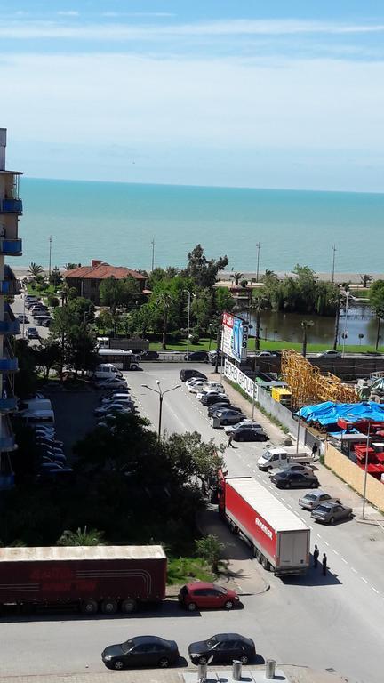 Big Flat In Batumi Apartman Kültér fotó